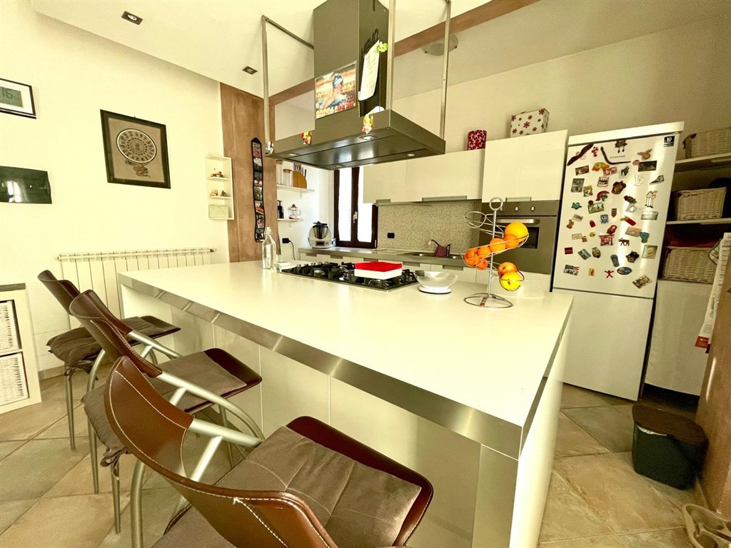 BL/gl139 - APPARTAMENTO INDIPENDENTE DI 3 LOCALI + DOPPI SERVIZI + SOLAIO MANSARDABILE + BOX