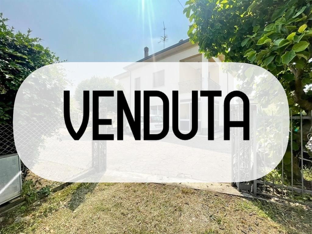 intera villa singola bifamigliare libera subito