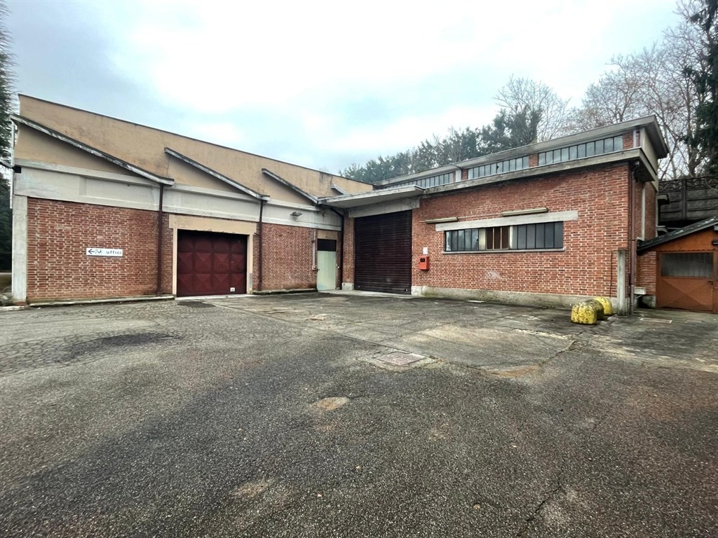 capannone commerciale indipendete mq 1500 - libero subito!