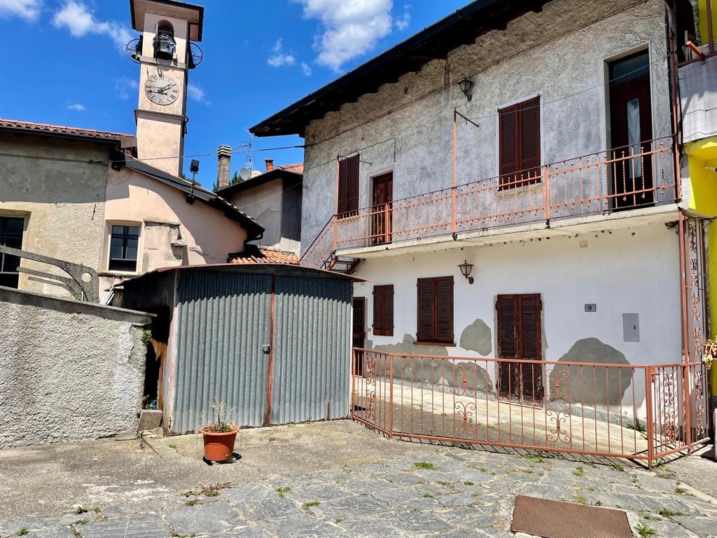 cdv69 - casa della nonna di 3 locali 2 bagni - area esterna privata recintata + box