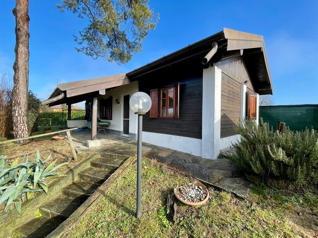 Bodio Lomnago – Piccola Villetta singola 2 locali  con giardino