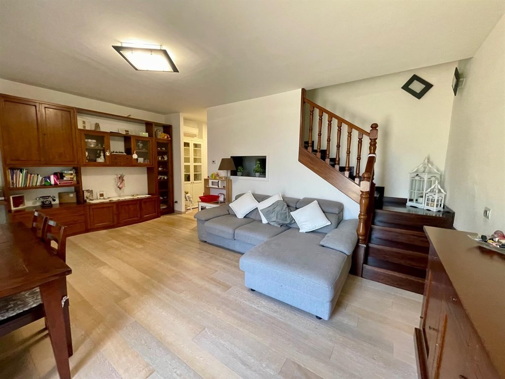 gl285 - villa di testa 4 locali - doppi servizi - giardno mq 400 - box doppio