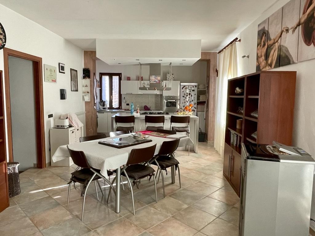 gl139/A - APPARTAMENTO INDIPENDENTE DI 3 LOCALI + DOPPI SERVIZI + SOLAIO MANSARDABILE + BOX