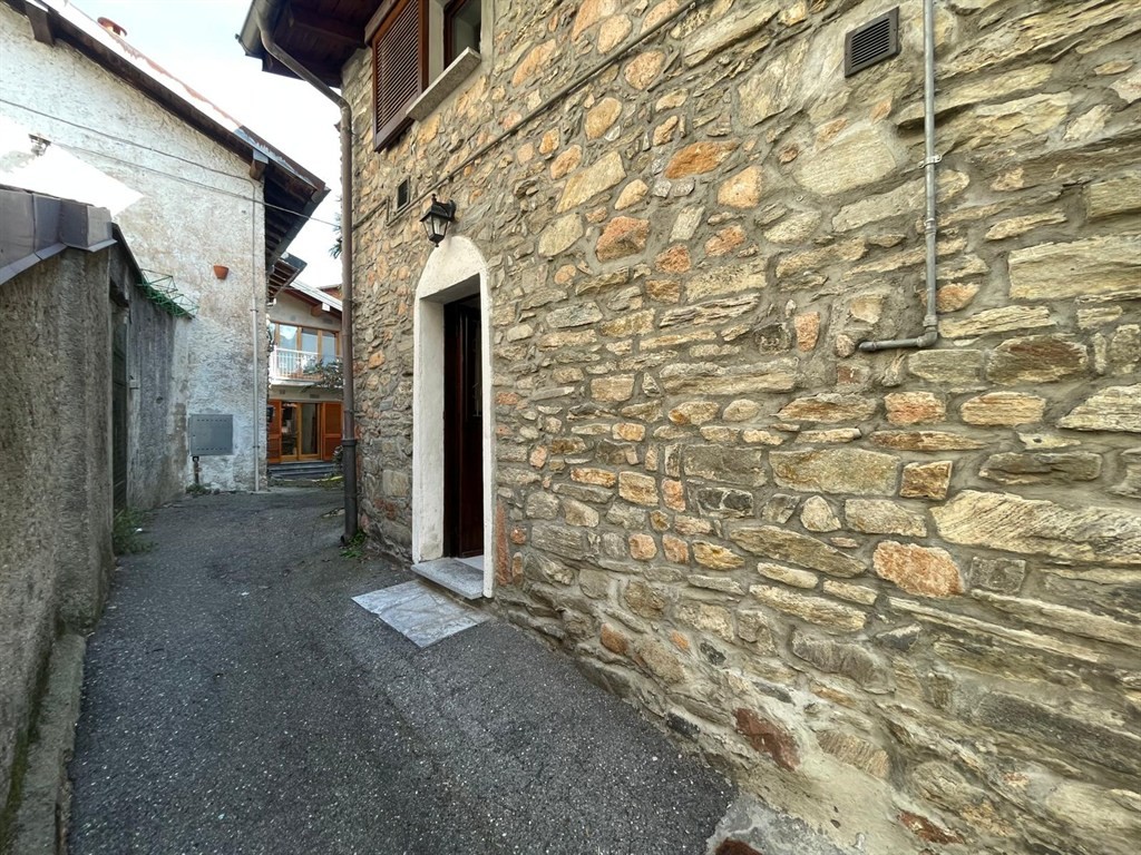 cm - ottima casetta indipendente 3 locali balconi .. libera subito