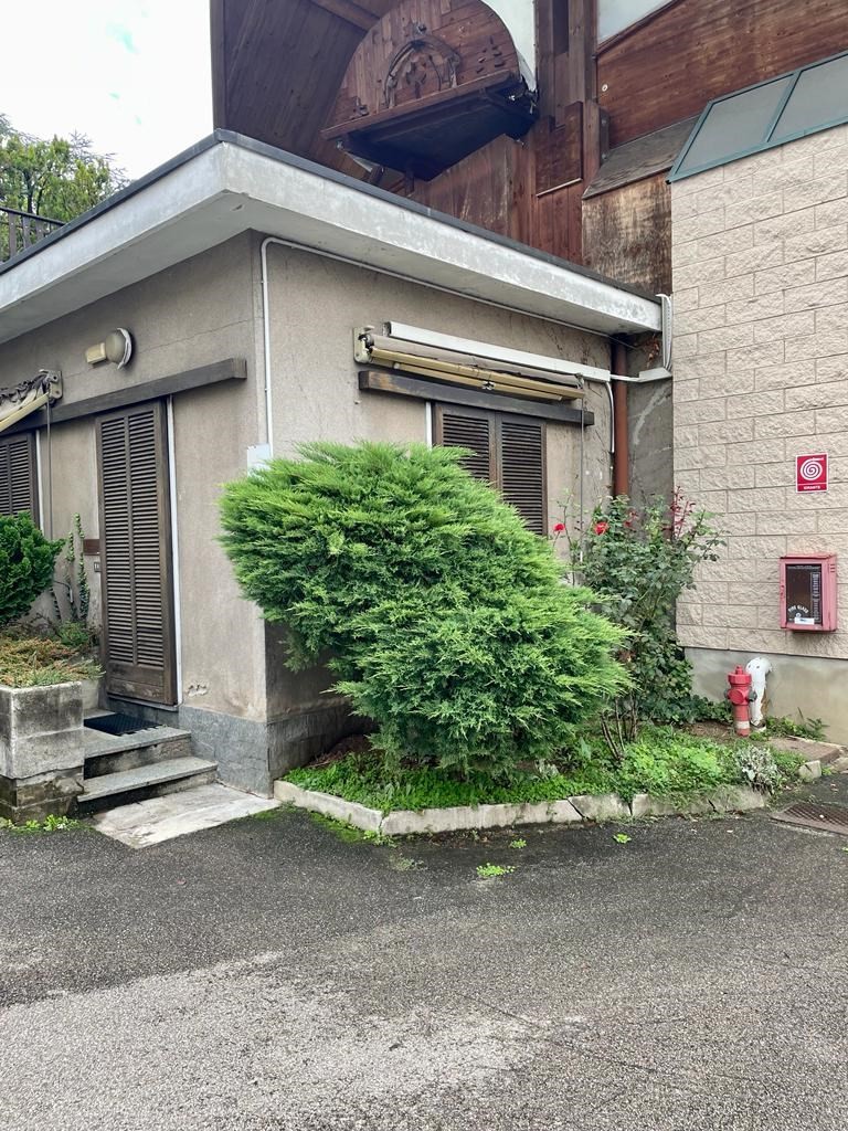 lbz380 - ufficio indipendente di 1 locali + bagno, posteggio riservato