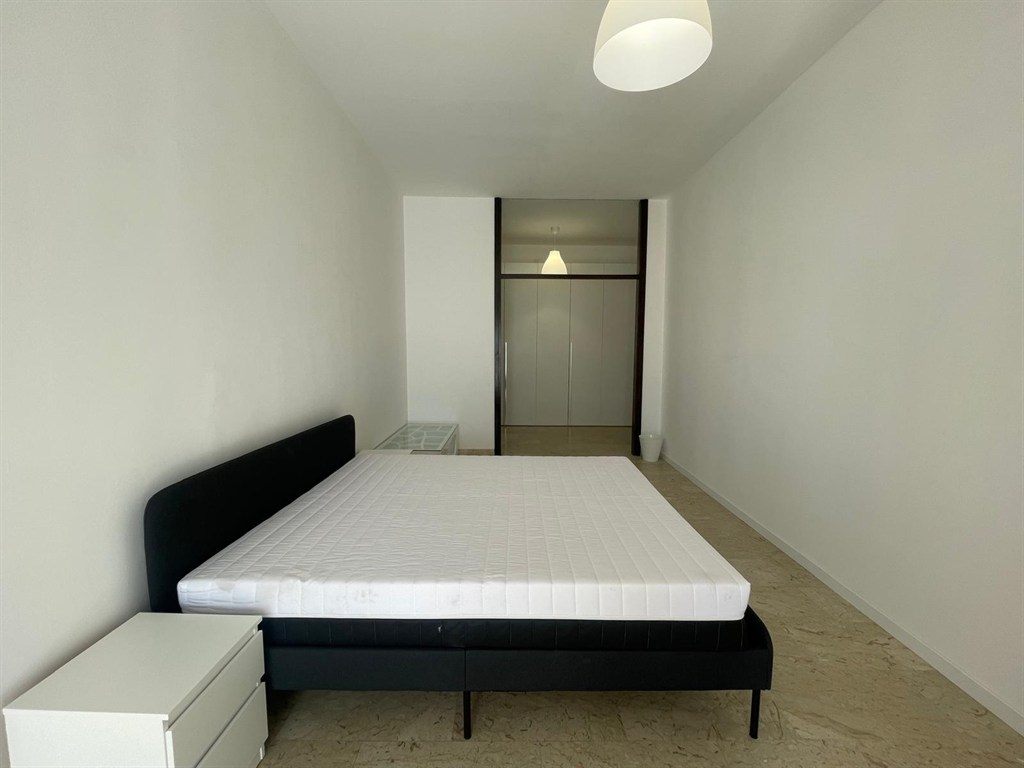 STANZA ARREDATA IN AFFITTO - DOPPI SERVIZI - 460 € mensile tutto incluso
