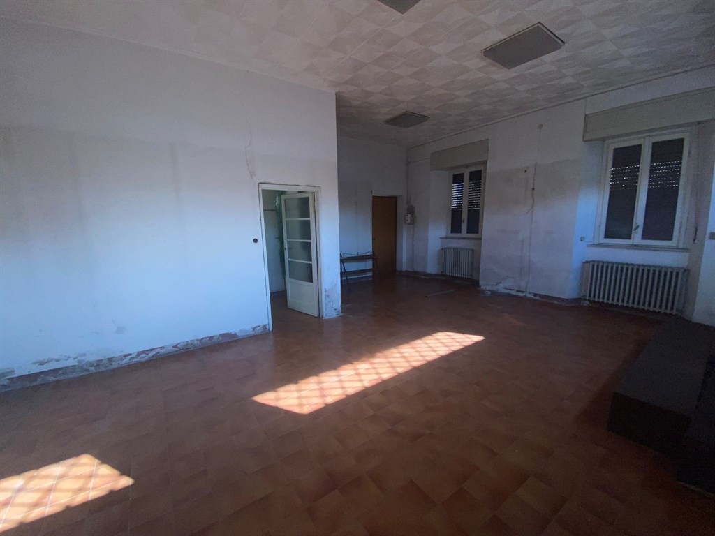 cst55 - negozio open space con 2 vetrine