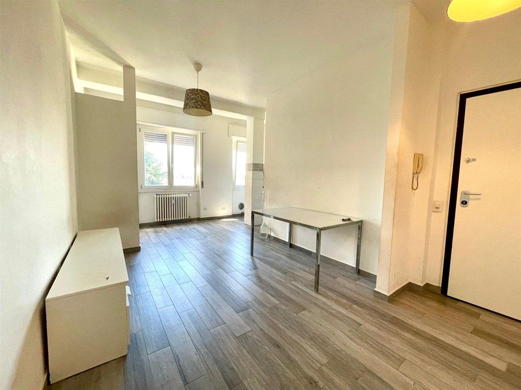 Bilocale panoramico completamente ristrutturato, subito disponibile + cantina e balconata