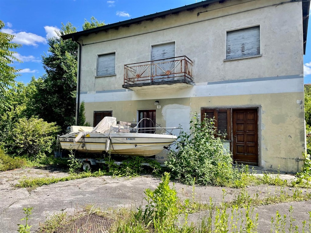 CASA INDIPENDENTE CON TERRENO MQ 800