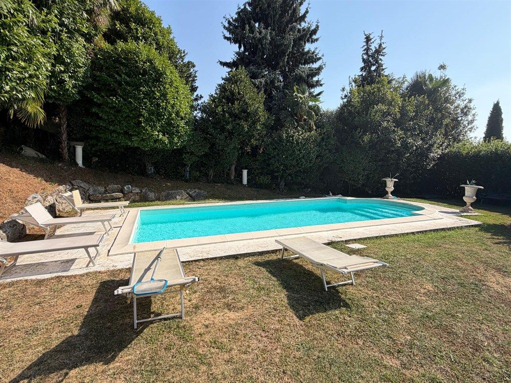 lgg590 - prestigiosa villa singola con ampio giardino, piscina e doppio box
