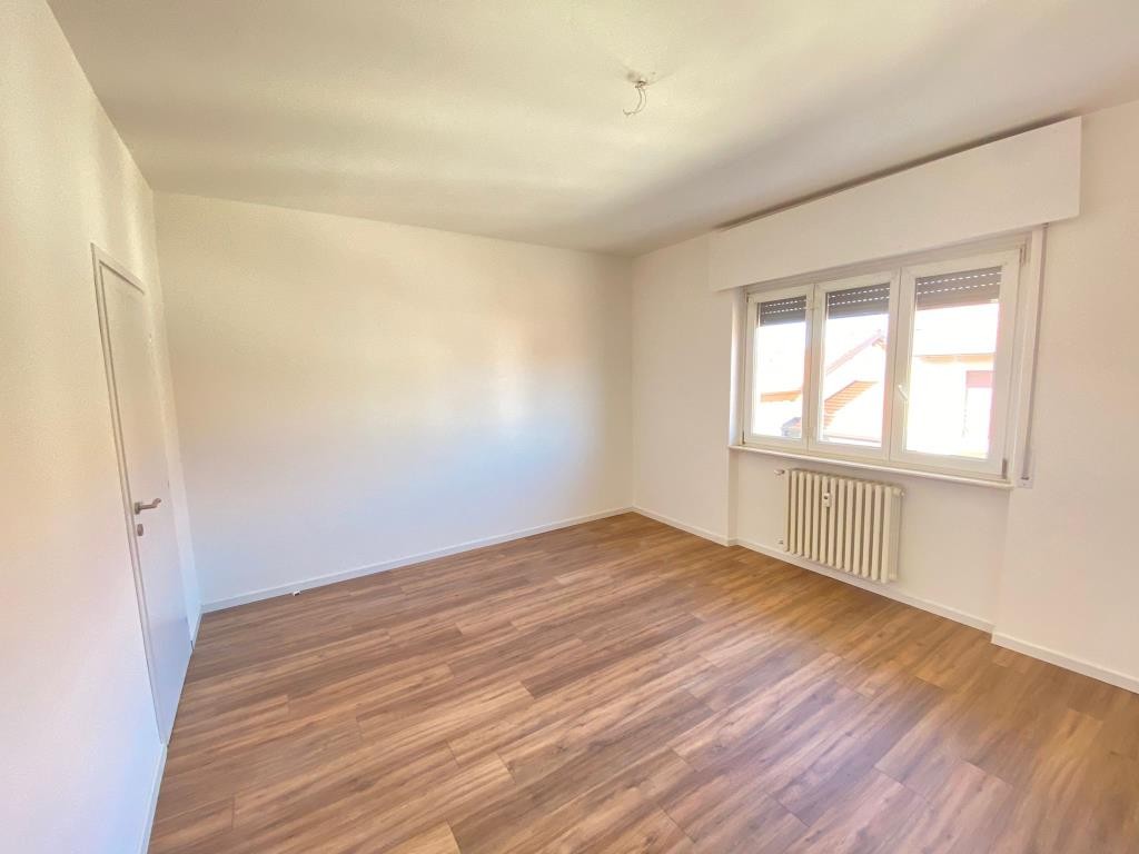 GA790  -SPESE CONDOMINIALI E RISCALDAMENTO INCLUSO -  panoramico GRANDE bilocale non arredato + box e cantina.. liberto dal 10 MARZO 2026