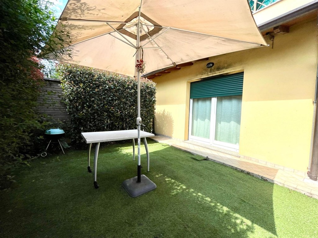 vld860 - ampio appartamento di 3 locali + servzi - giardino - terrazzo -  doppio box .. libero 01/08/2024
