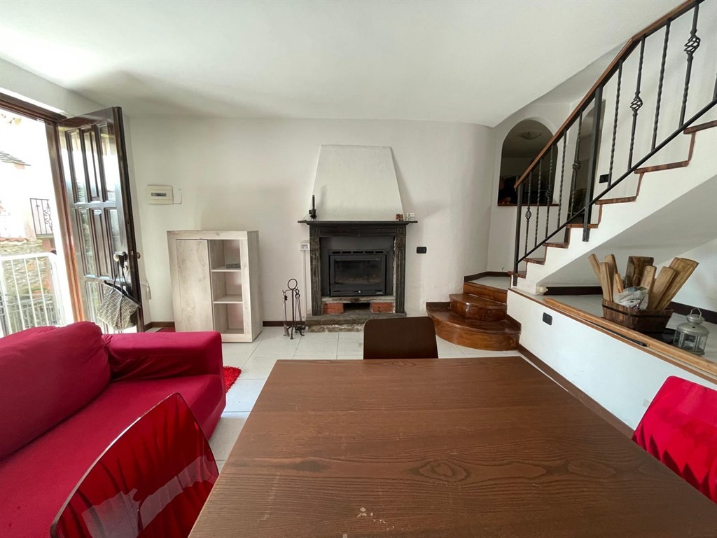 cm - ottima casetta indipendente 3 locali balconi .. libera subito