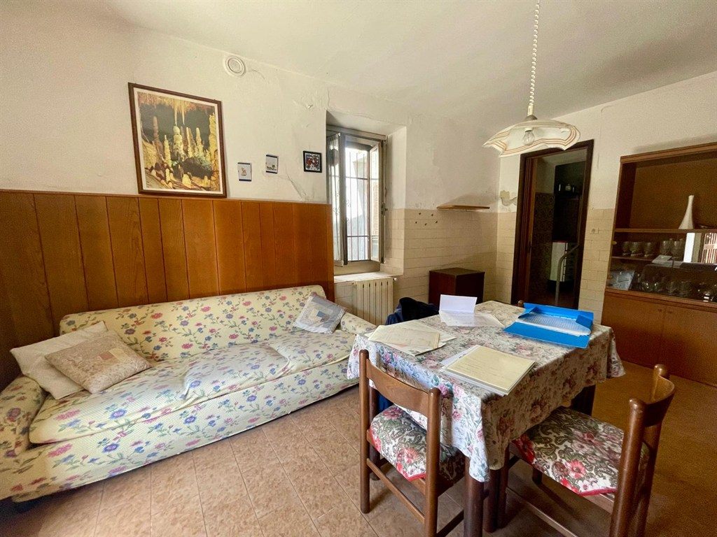 cdv69 - casa della nonna di 3 locali 2 bagni - area esterna privata recintata + box