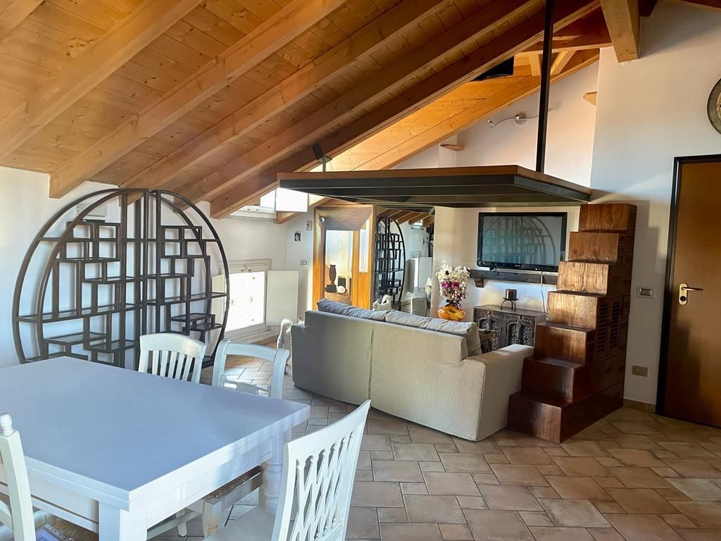 va580 - particolare monolocale loft  arredato + cantina e posto auto - contratto 4 anni rinnovabili