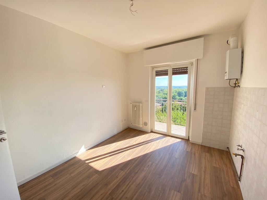 GA790  -SPESE CONDOMINIALI E RISCALDAMENTO INCLUSO -  panoramico GRANDE bilocale non arredato + box e cantina.. liberto dal 10 MARZO 2026