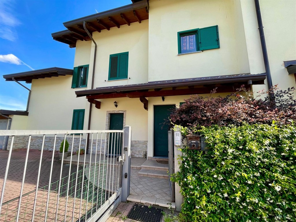 mrz630 - mansarda bilocale arredata con posto auto, solo 630 € tutte le bolletta incluse