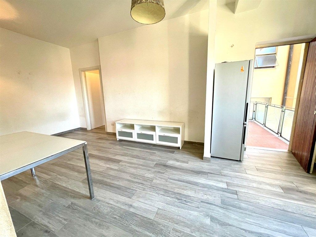 Bilocale panoramico completamente ristrutturato, subito disponibile + cantina e balconata
