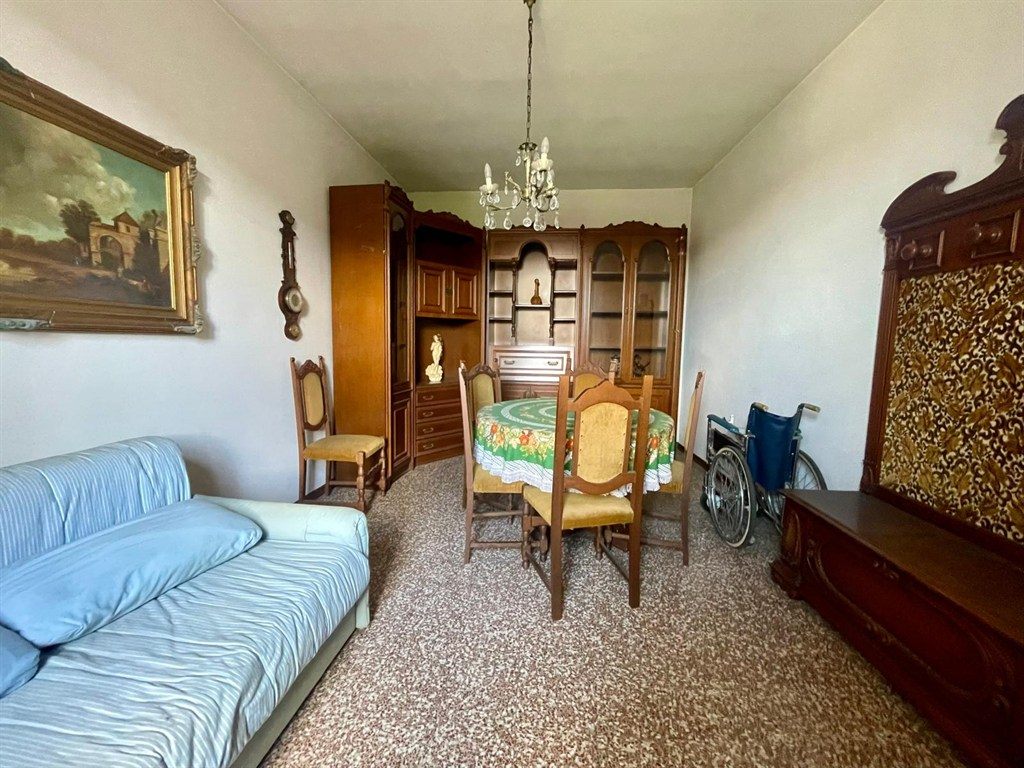 cdv69 - casa della nonna di 3 locali 2 bagni - area esterna privata recintata + box