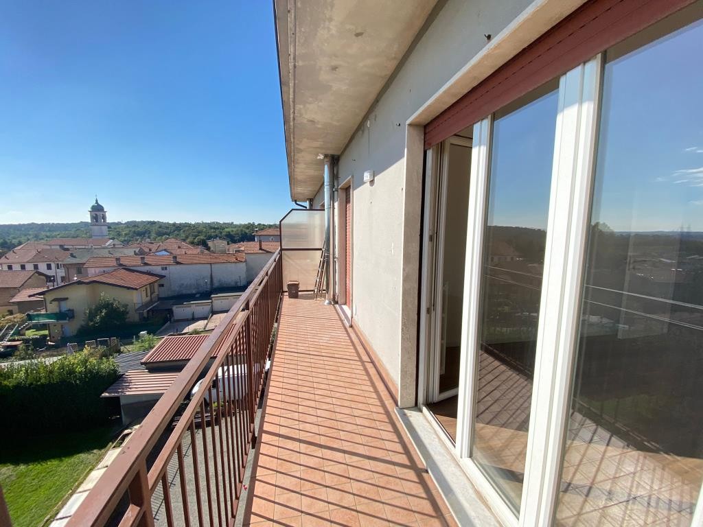 GS620  -panoramico GRANDE bilocale non arredato + box e cantina.. libero subito