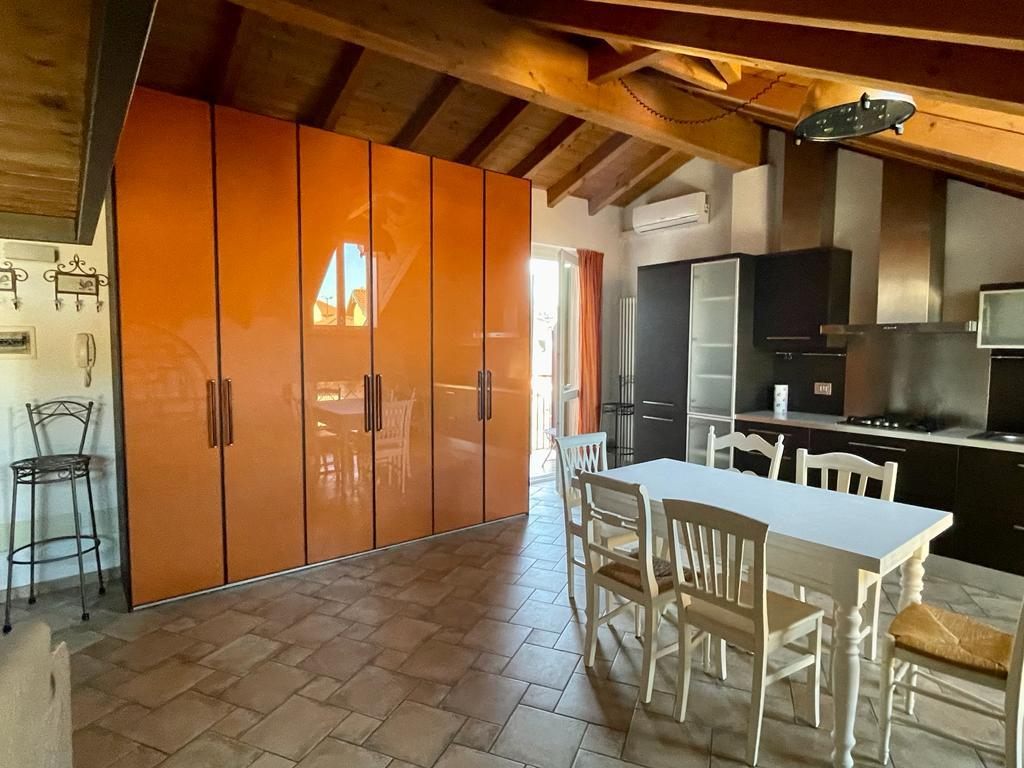va580 - particolare monolocale loft  arredato + cantina e posto auto - contratto 4 anni rinnovabili