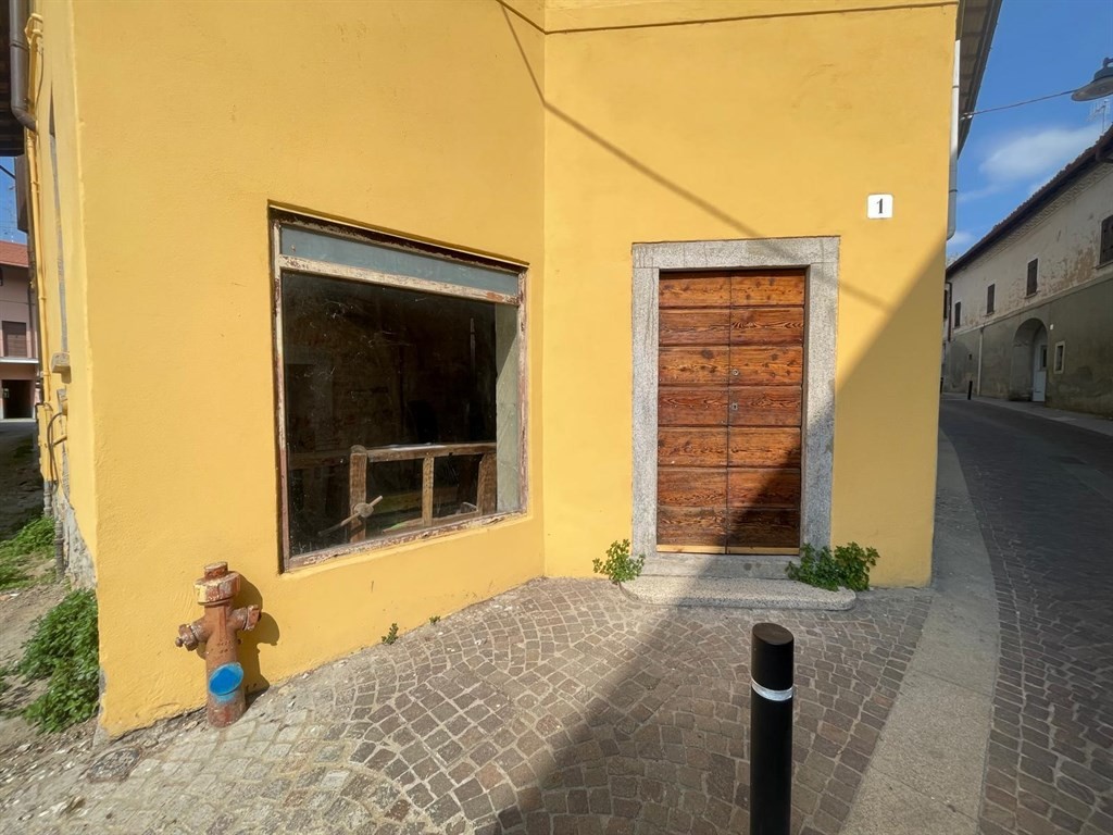 nuovo negozio / ufficio open space  in fase di ultimazione.. possibilità di personalizzazione