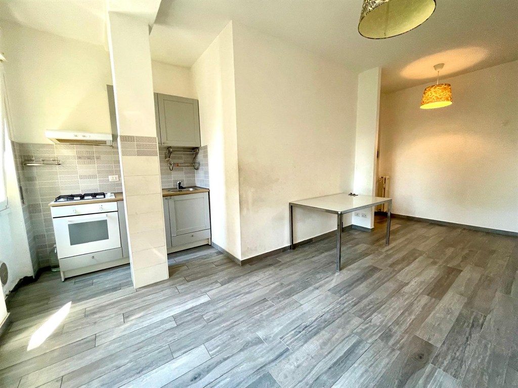 Bilocale panoramico completamente ristrutturato, subito disponibile + cantina e balconata