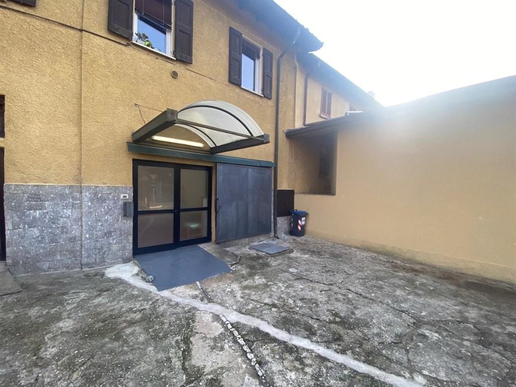 laboratorio inidpendente con posteggio privato e zona ufficio