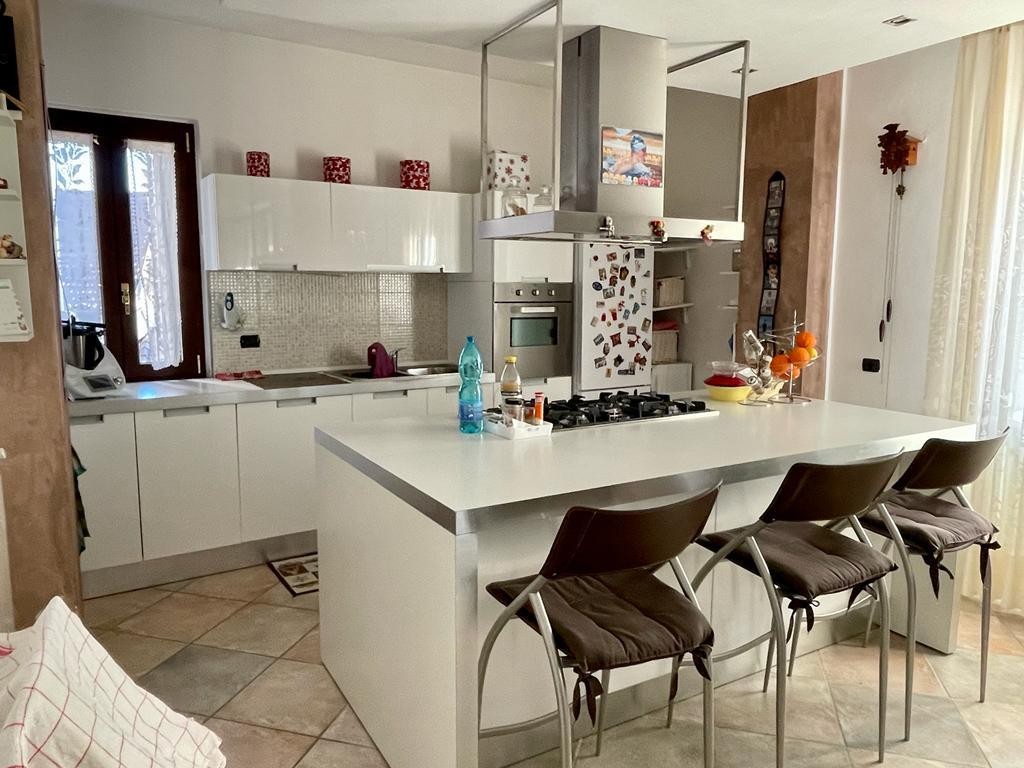 gl139/A - APPARTAMENTO INDIPENDENTE DI 3 LOCALI + DOPPI SERVIZI + SOLAIO MANSARDABILE + BOX