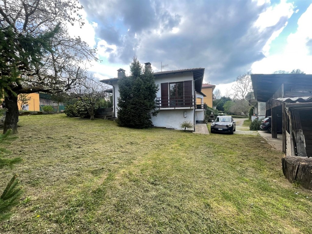 azzate vegonno - villa singola unifamigliare + 800 mq di giardino circostante.